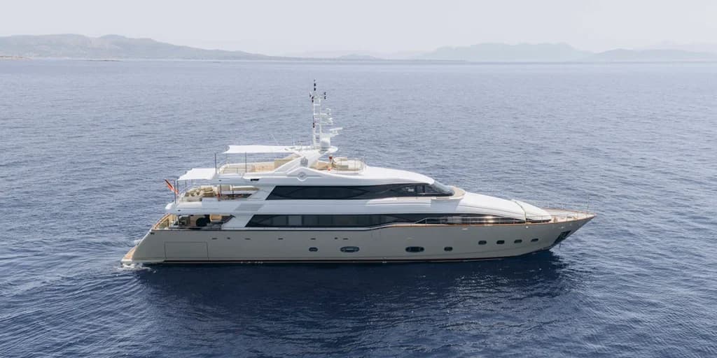 Motor yacht INFINITAS 30.6m by Ferretti — photo 7