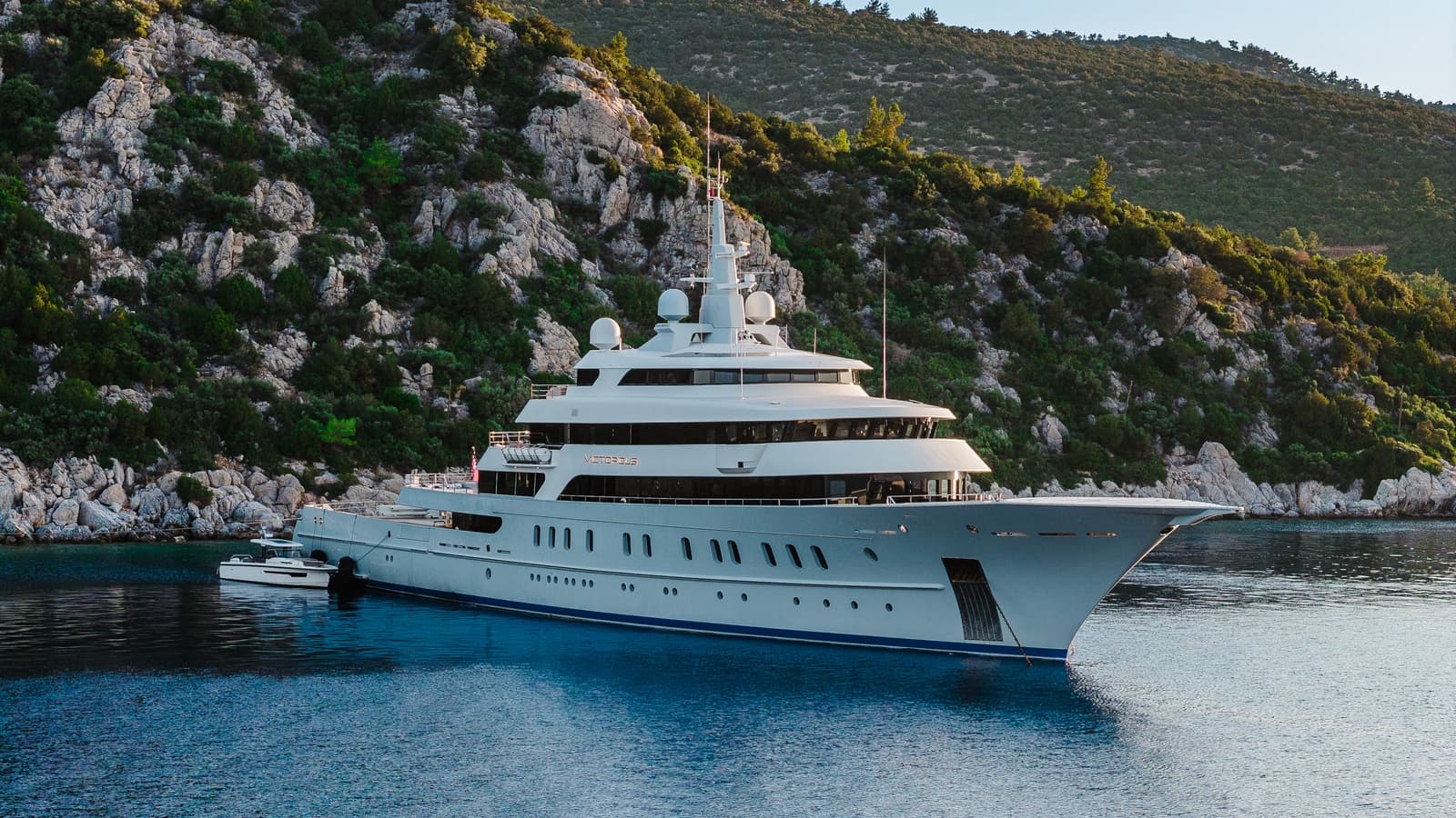 VICTORIOUS - ext | Drivas Yachts