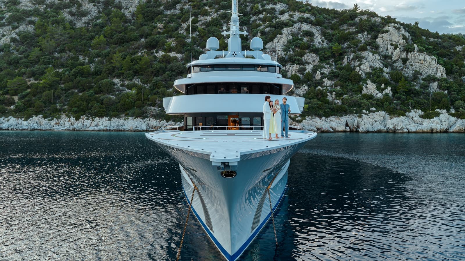 VICTORIOUS - ext bow | Drivas Yachts