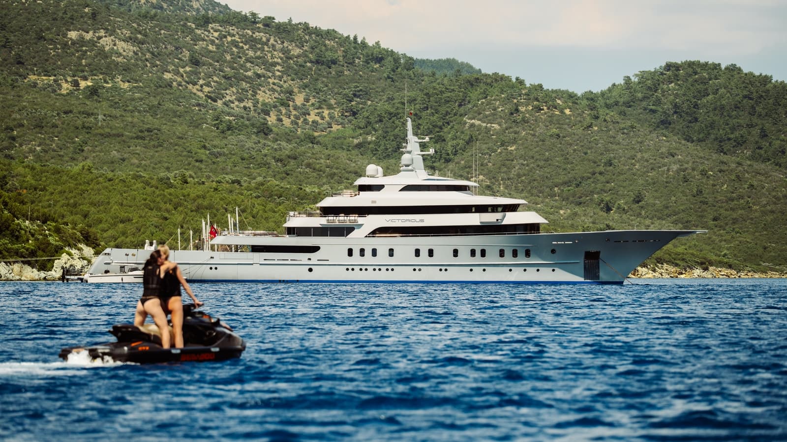 VICTORIOUS - ext port | Drivas Yachts