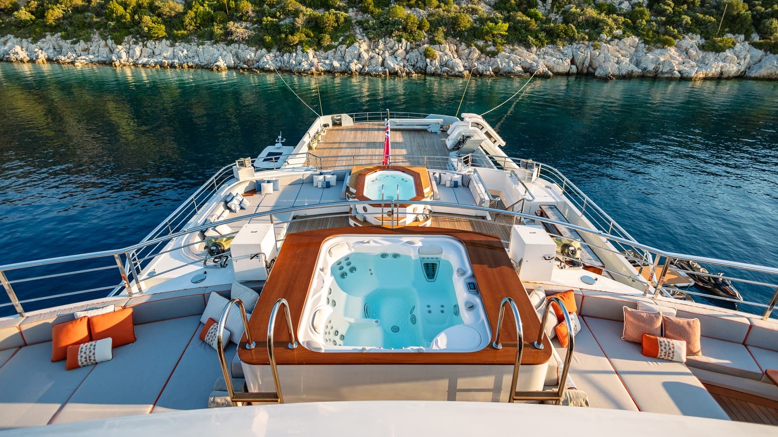 VICTORIOUS - pool | Drivas Yachts