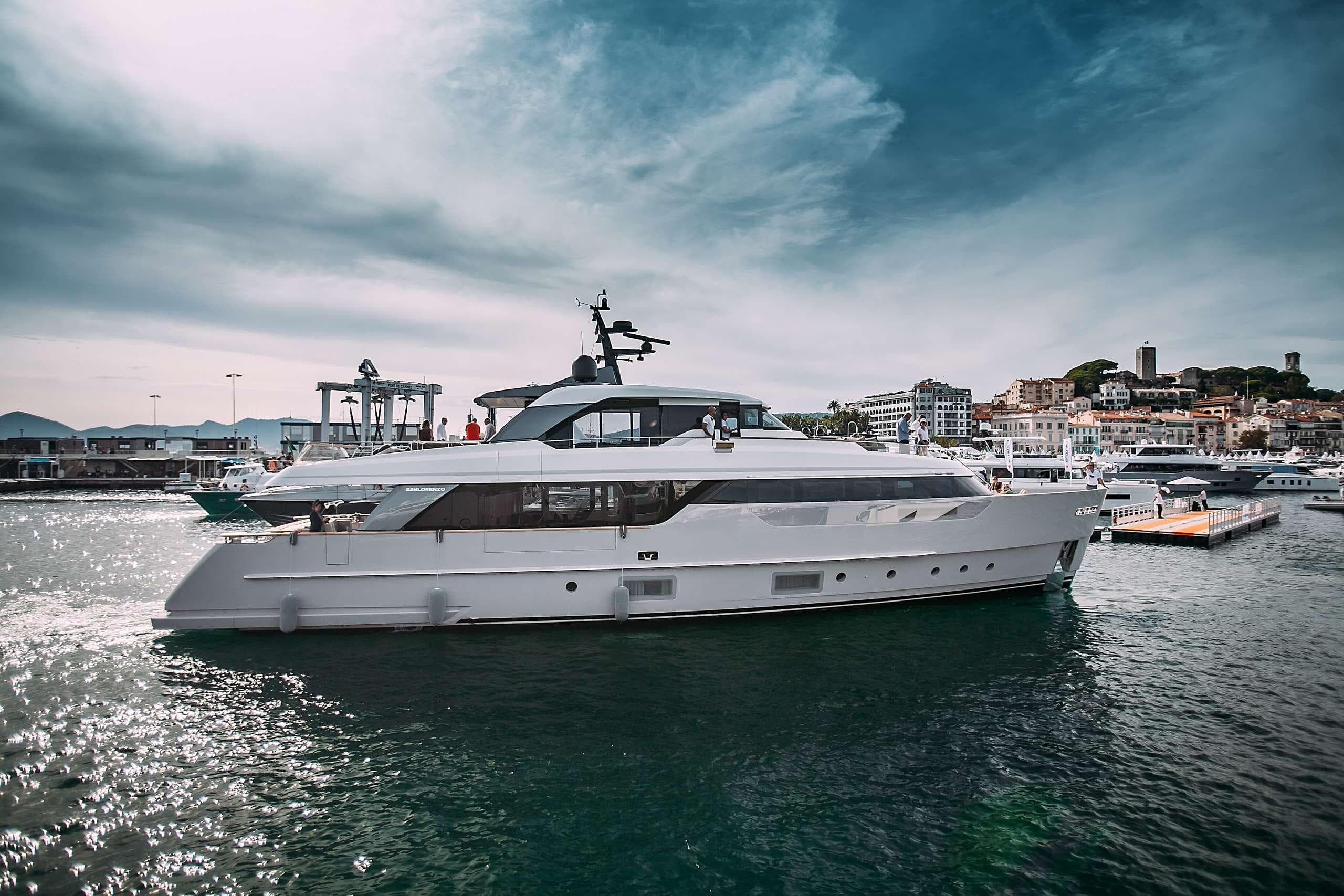 Motor yacht FATSA 38m by Sanlorenzo — photo 2