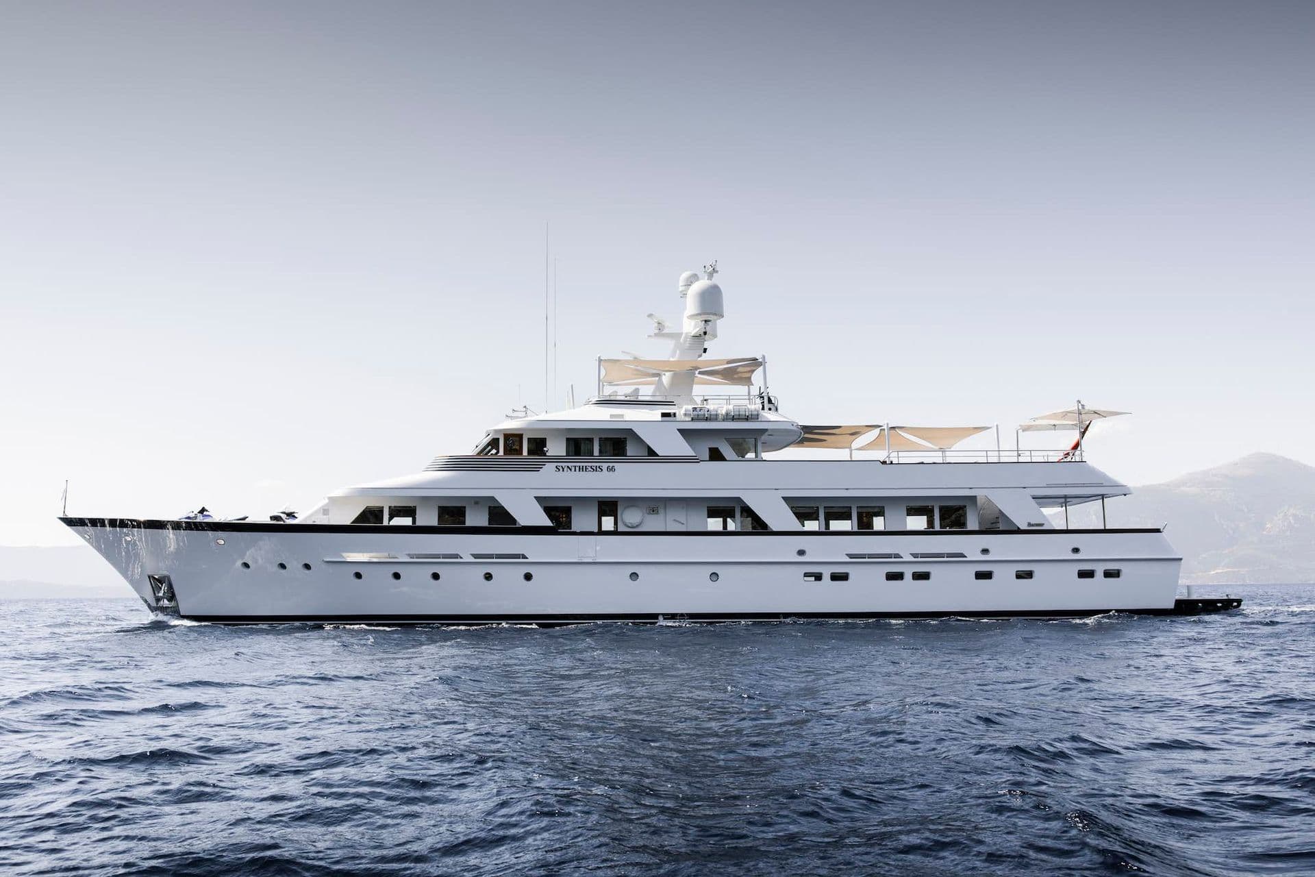 SYNTHESIS 66 - ext | Drivas Yachts