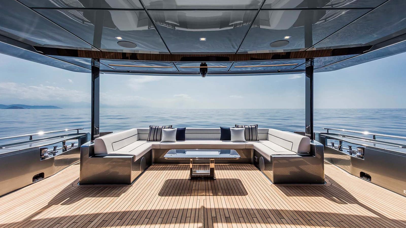 DON'T WORRY - deck aft | Drivas Yachts