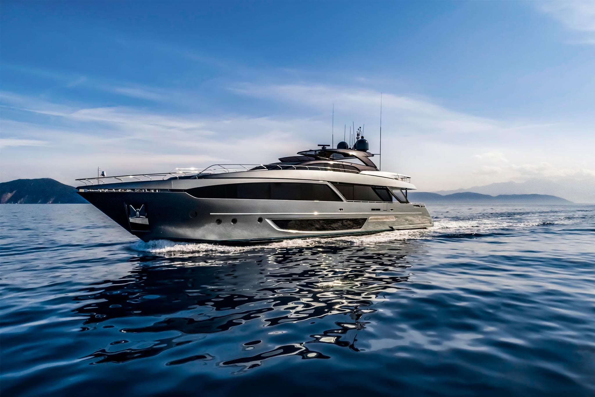 DON'T WORRY - ext running | Drivas Yachts