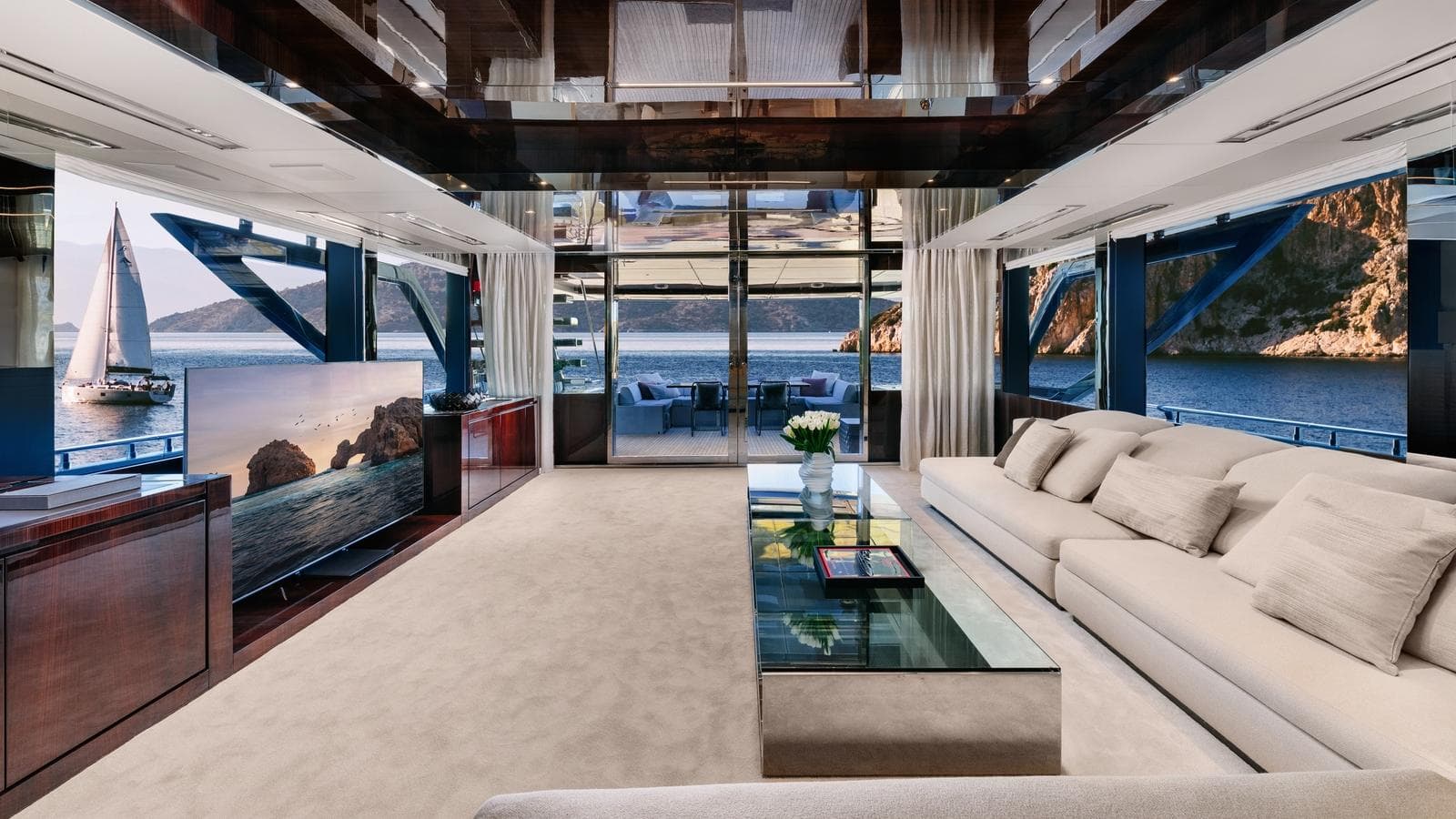 DON'T WORRY - saloon | Drivas Yachts