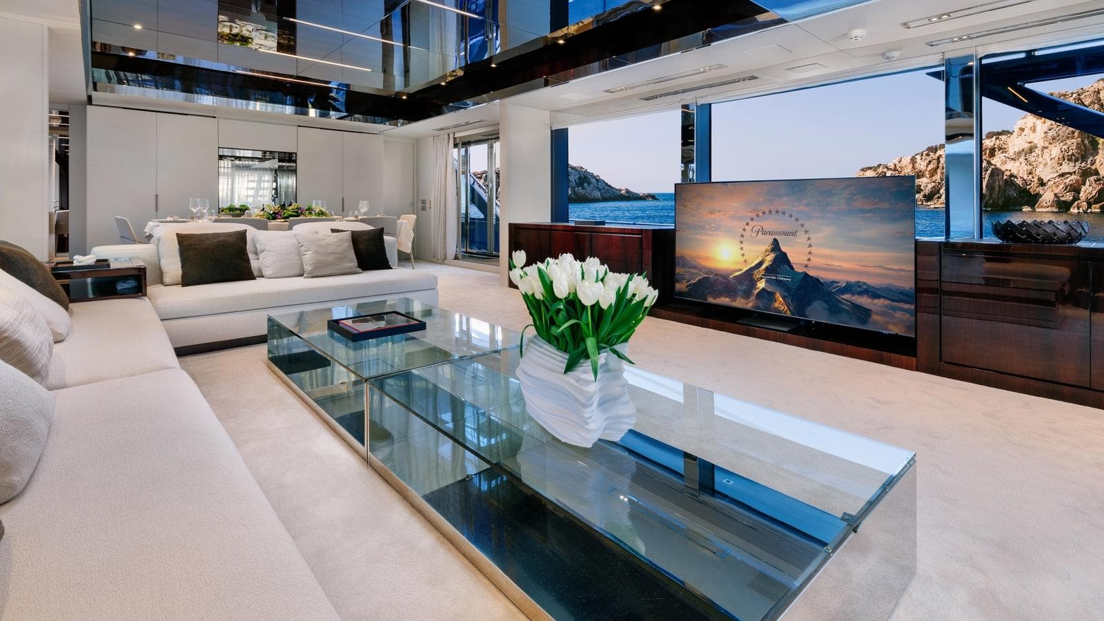 DON'T WORRY - saloon | Drivas Yachts