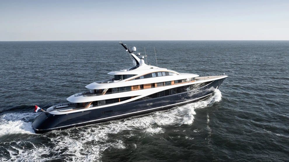 FOS - ext running | Drivas Yachts