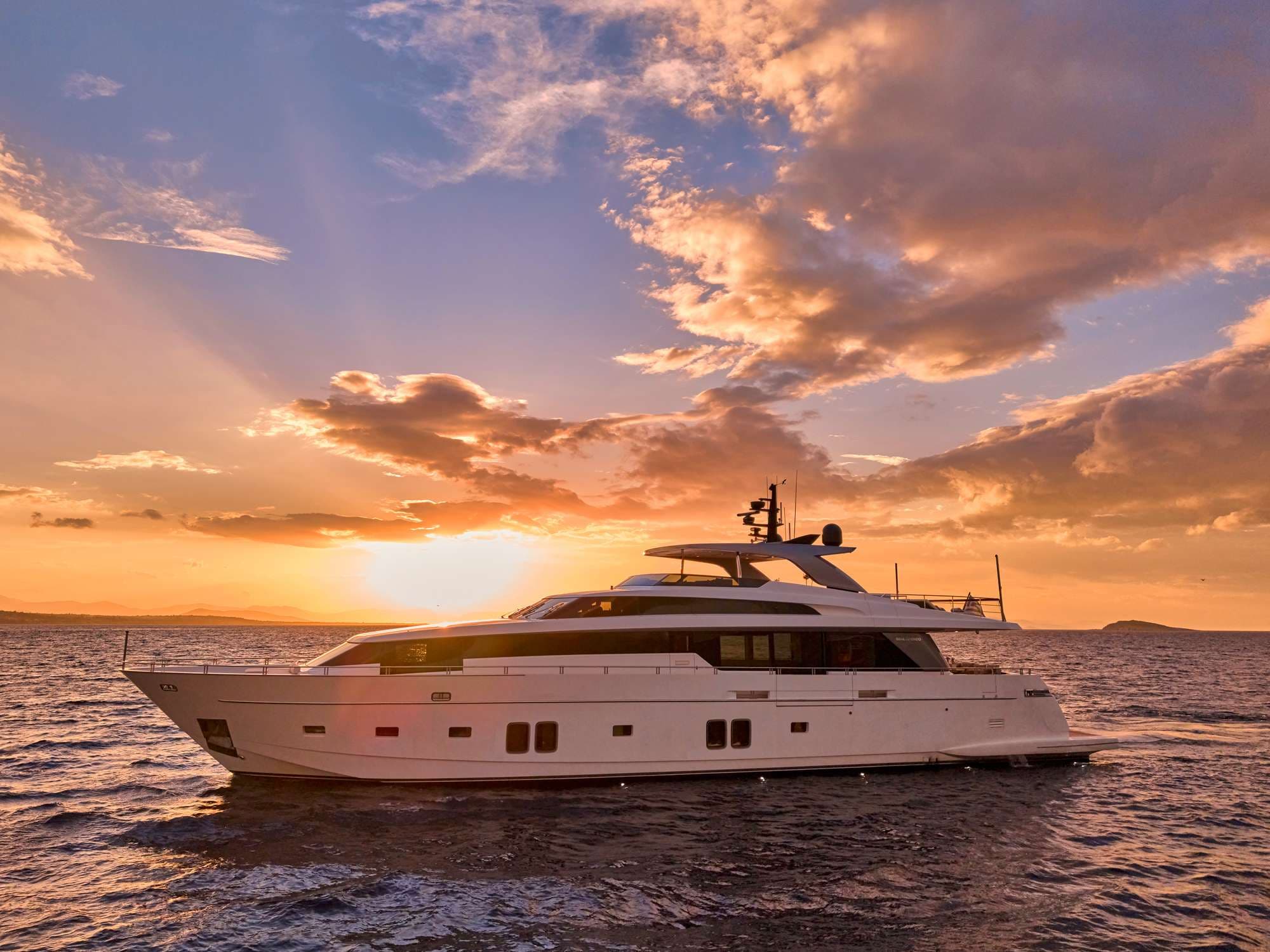 GOLDEN YACHT - ext stbd | Drivas Yachts