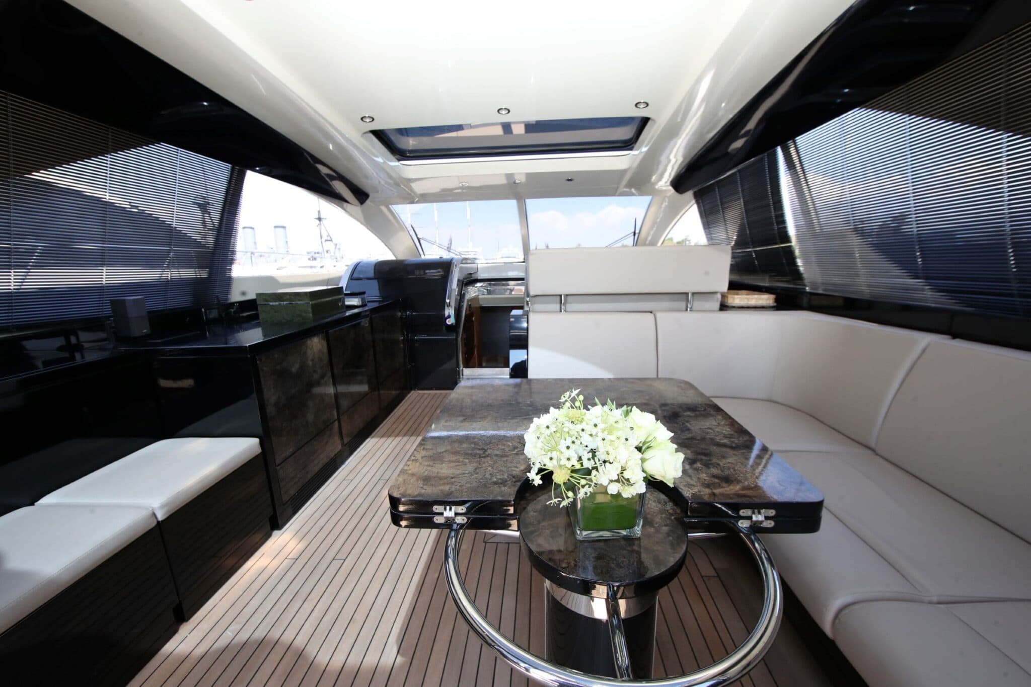 Motor yacht WHO CARES 21m by Riva — photo 5