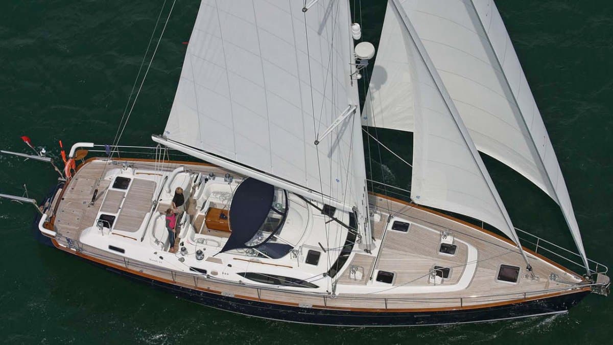 MUSTIQUE - aerial | Drivas Yachts