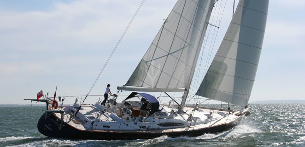 MUSTIQUE - ext running | Drivas Yachts