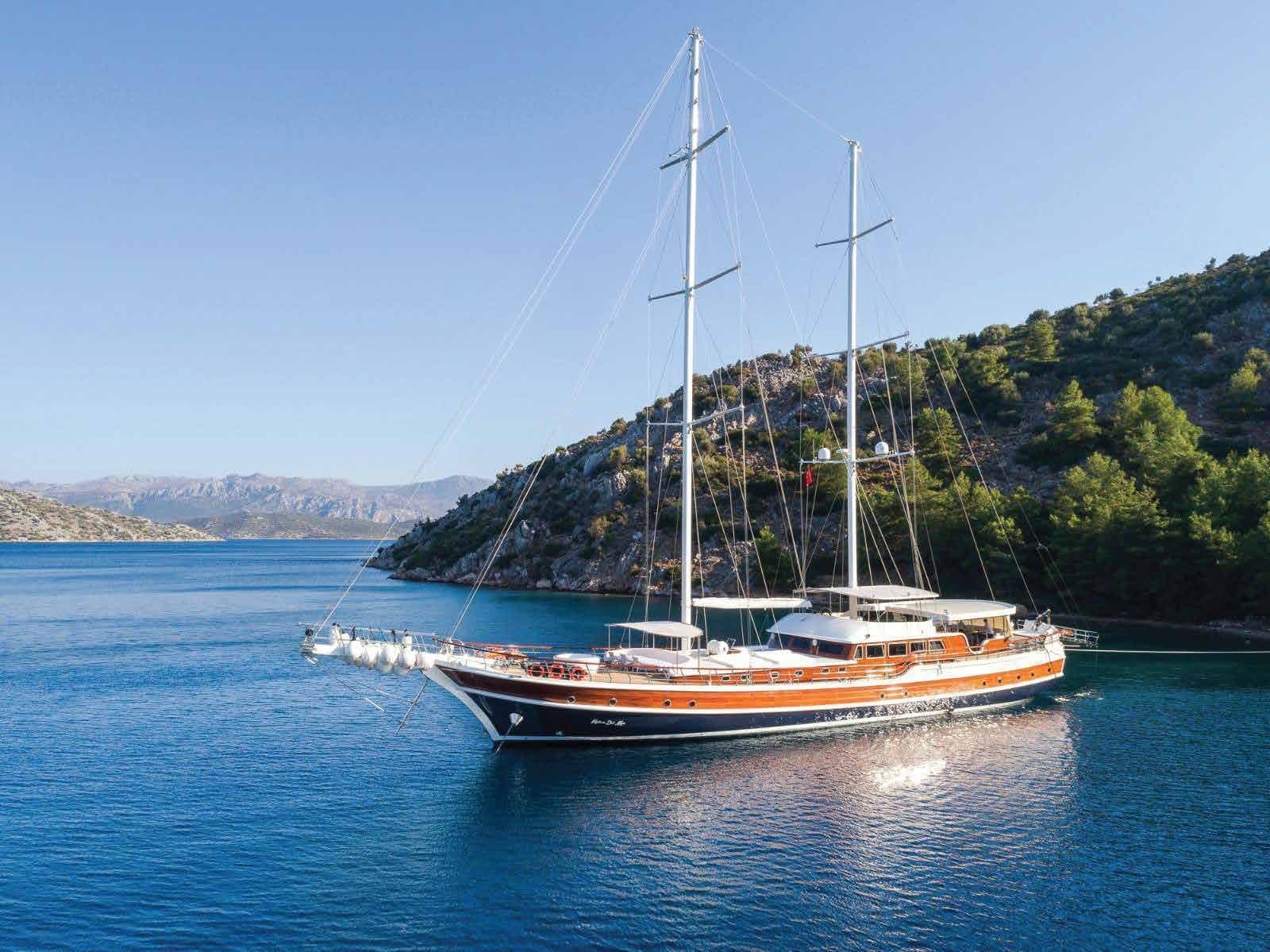 HALCON DEL MAR - ext running | Drivas Yachts