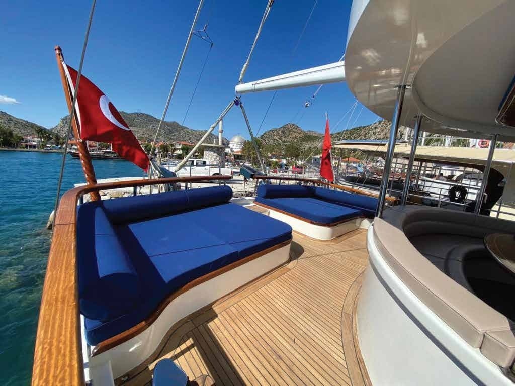 HALCON DEL MAR - deck aft | Drivas Yachts