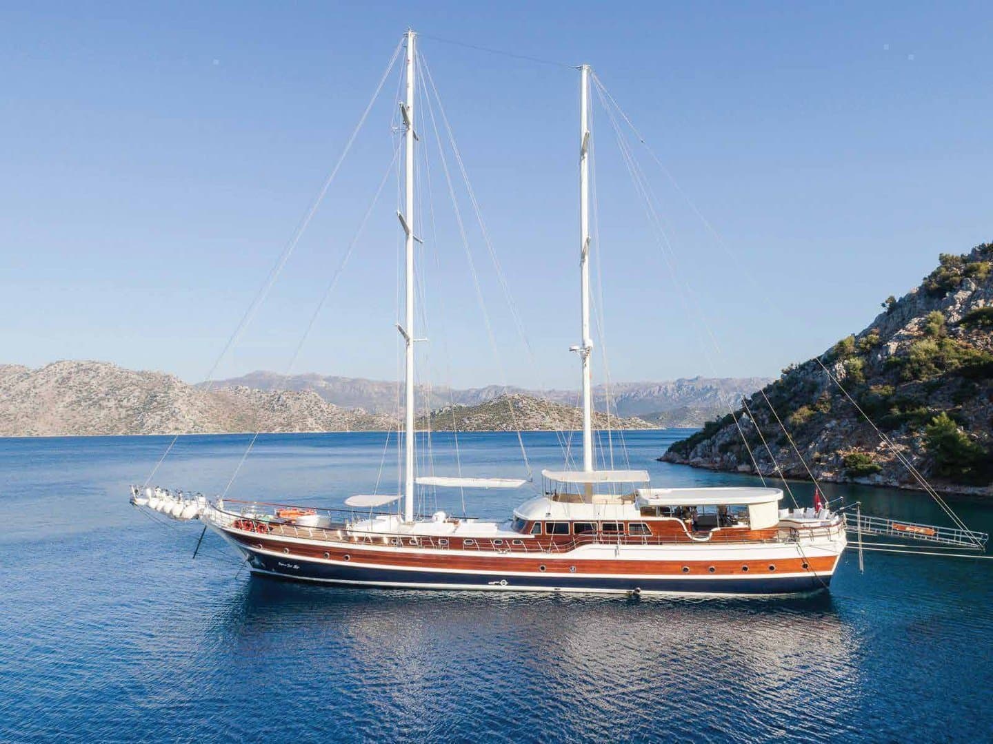 HALCON DEL MAR - ext running | Drivas Yachts