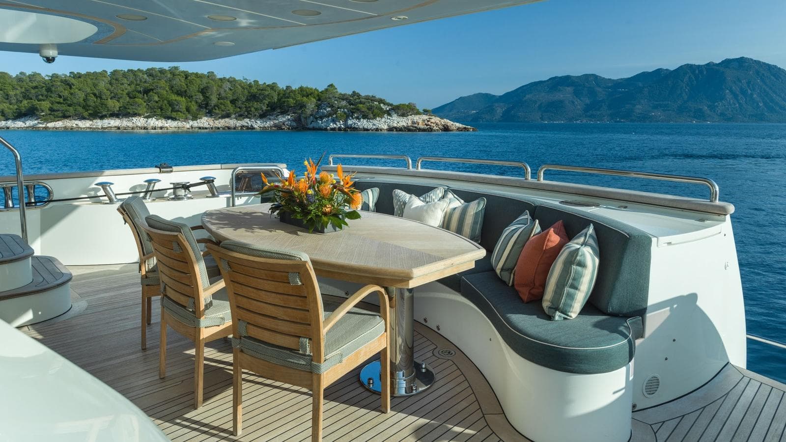 OAK - deck aft | Drivas Yachts