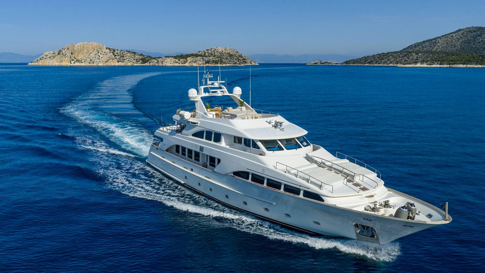 OAK - ext running | Drivas Yachts