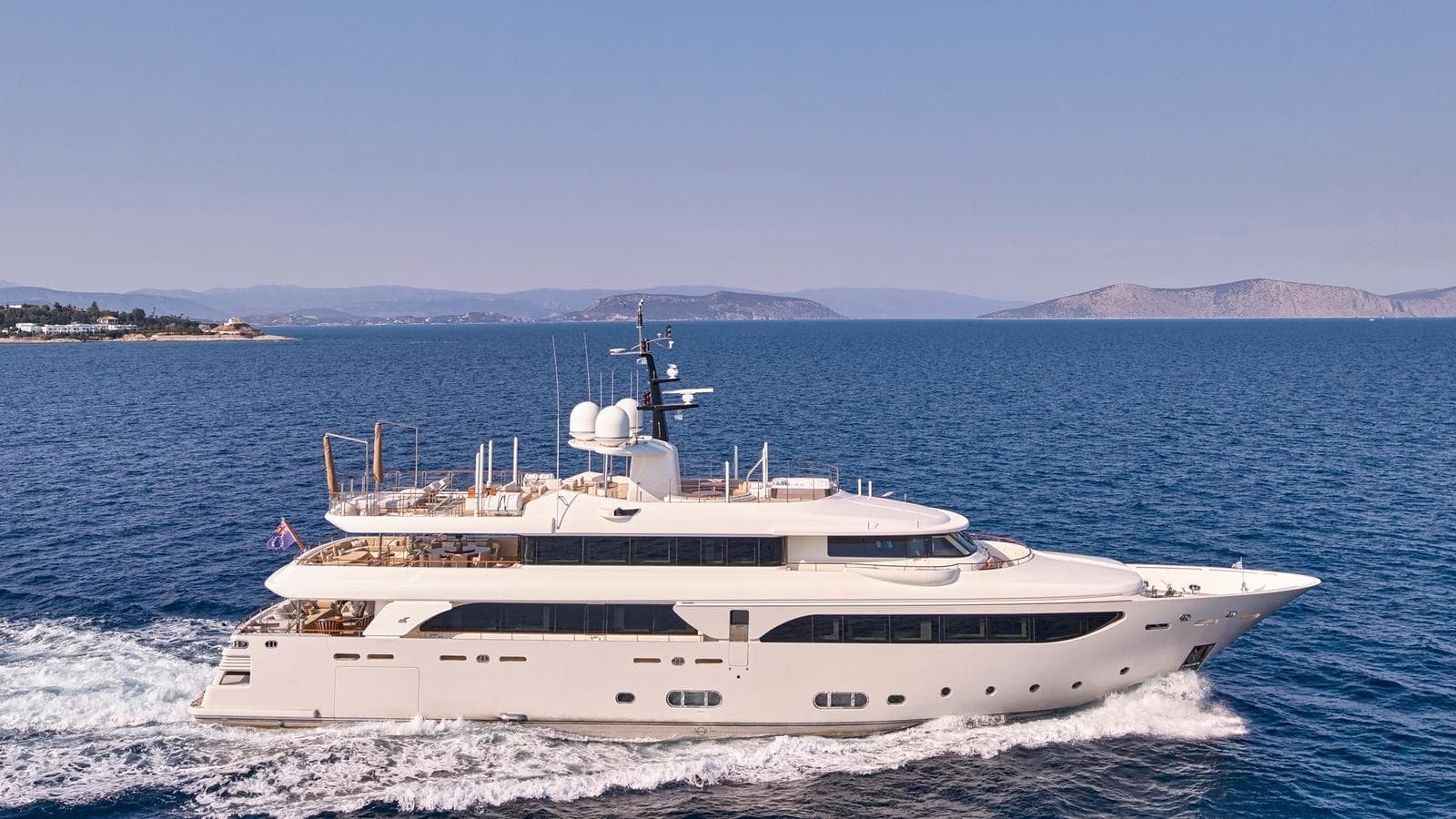 PHOTON - ext running | Drivas Yachts
