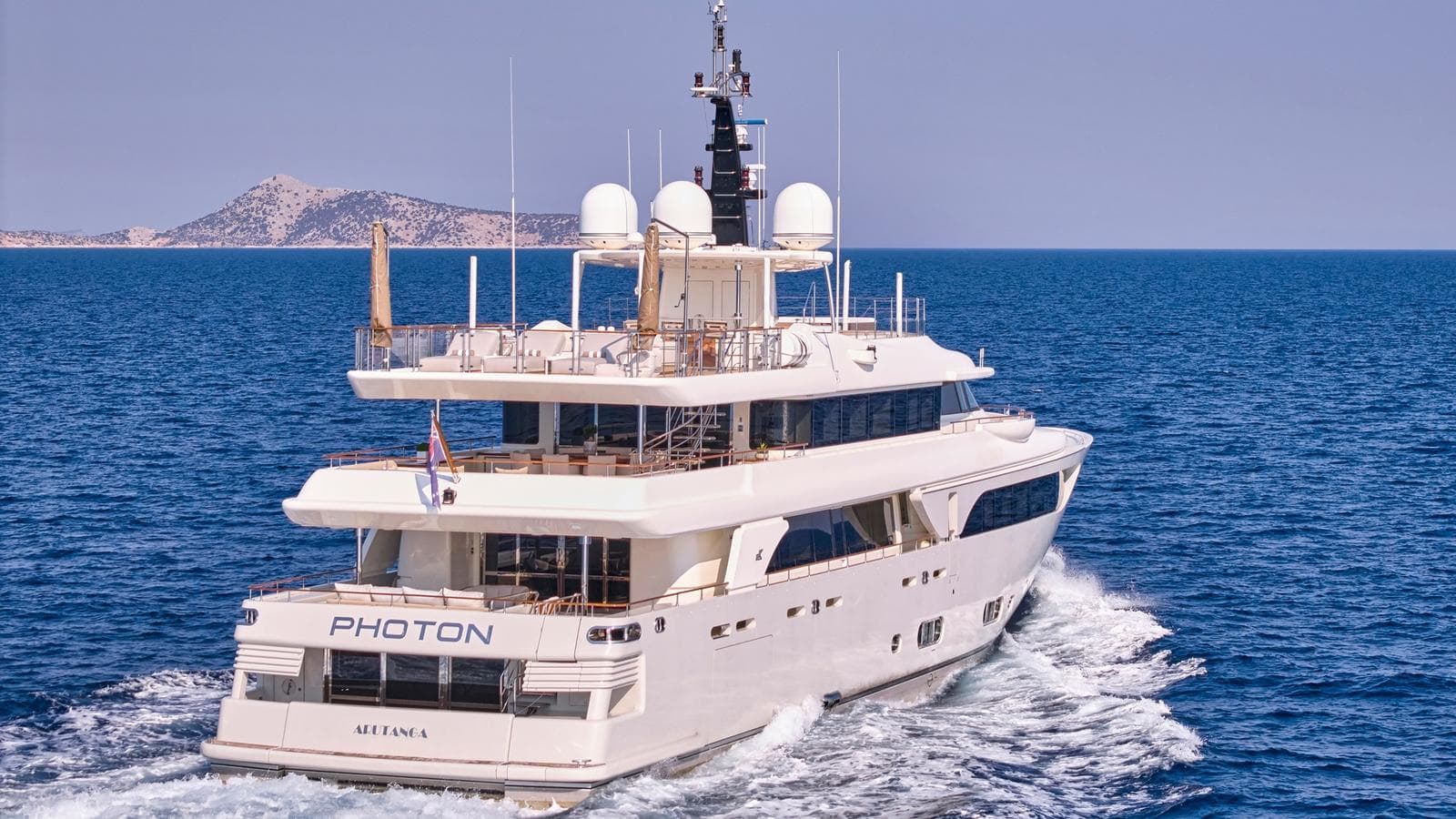 PHOTON - ext running | Drivas Yachts