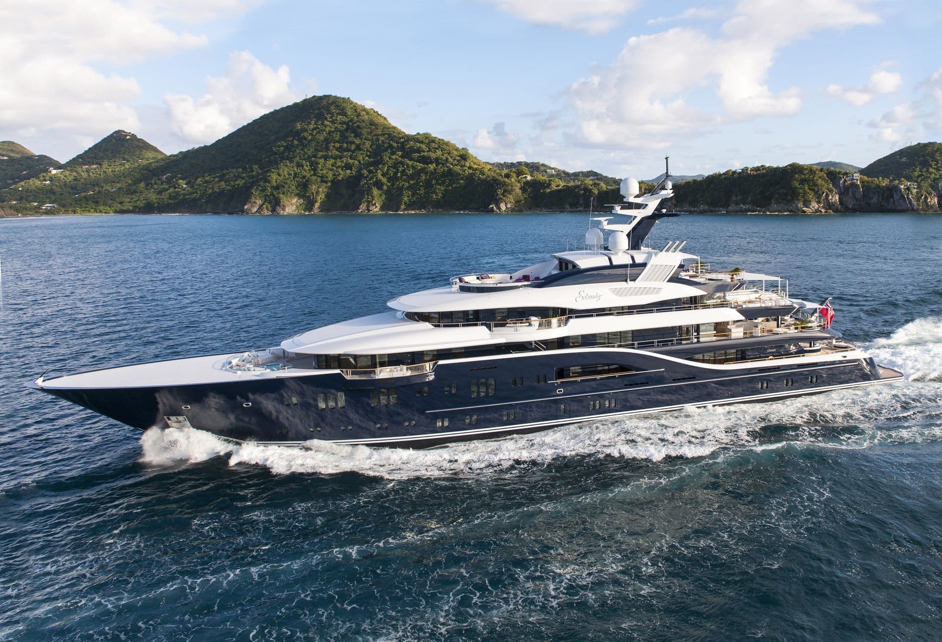 SOLANDGE - ext running | Drivas Yachts