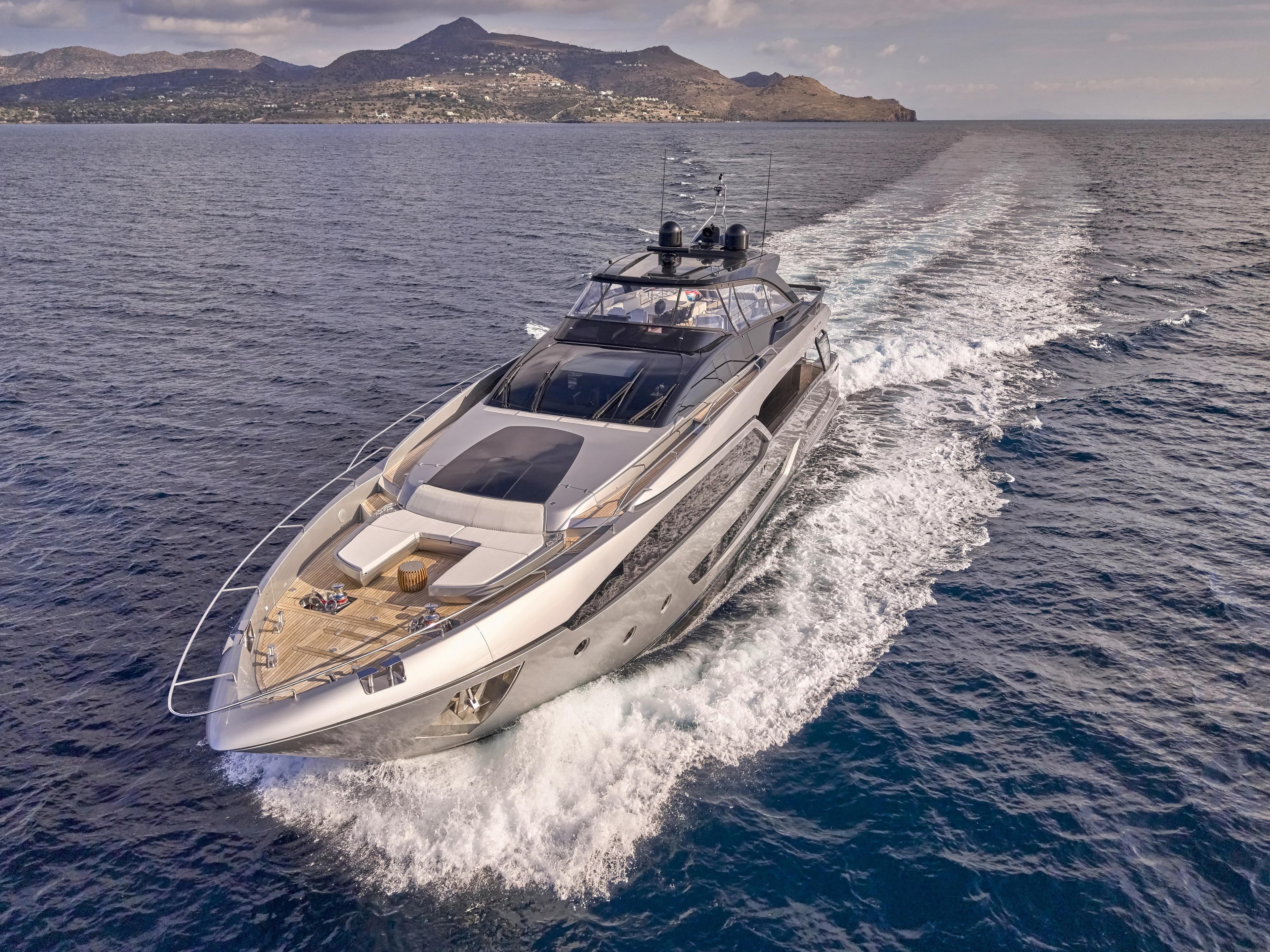 SYLIA - ext running | Drivas Yachts