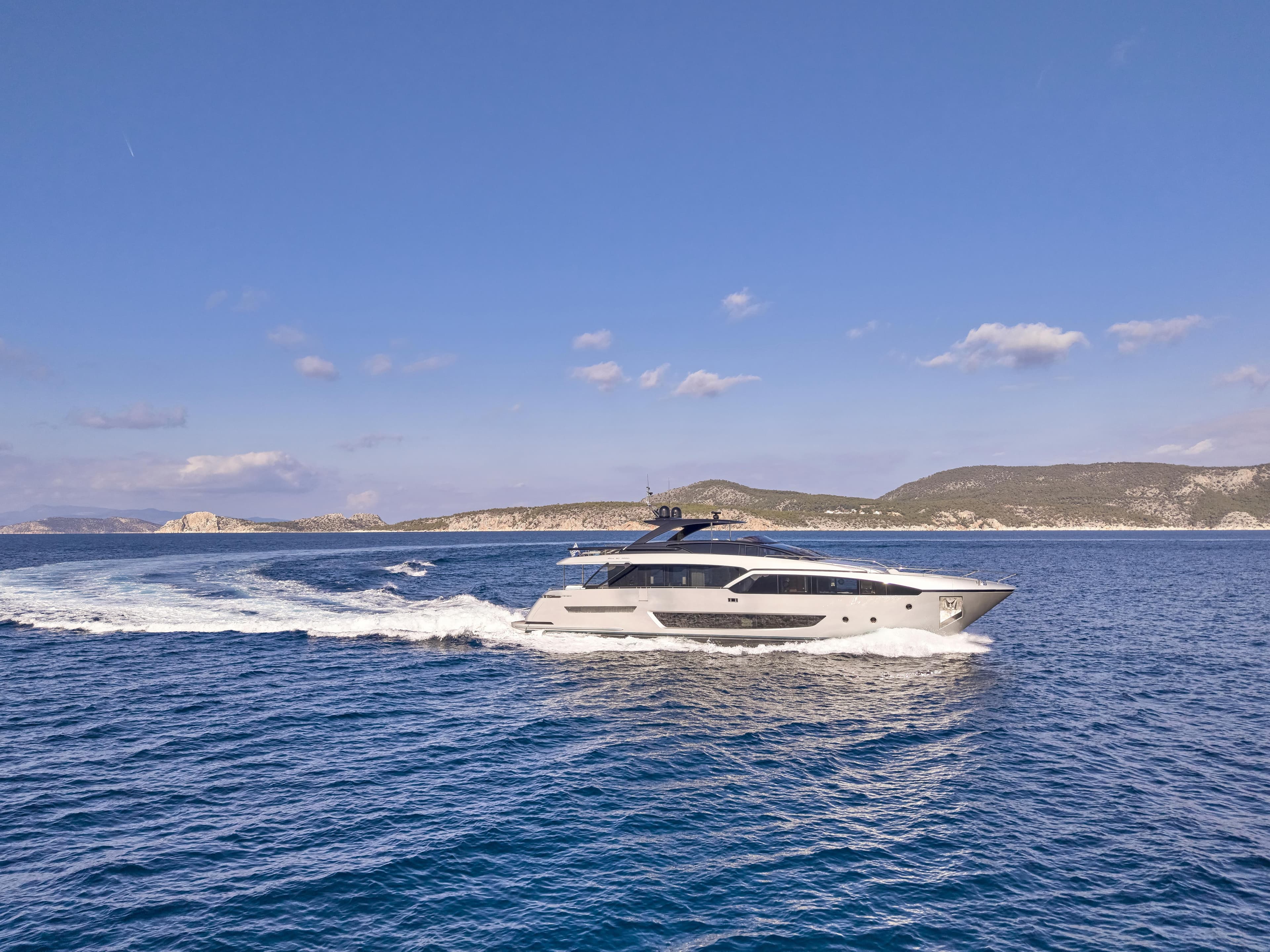 SYLIA - ext running | Drivas Yachts