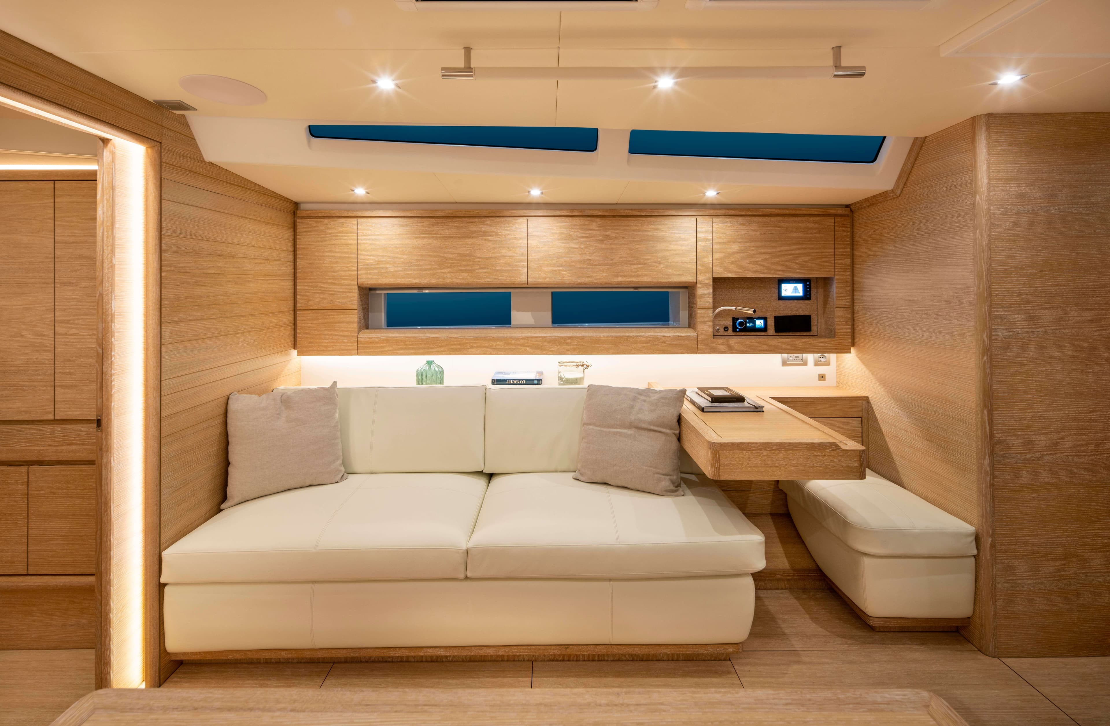 Solaris 50 (2019) — Saloon