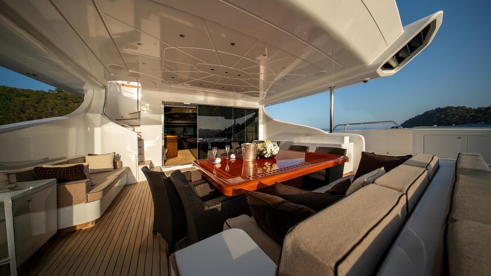 SEA PEARL - dining ext | Drivas Yachts