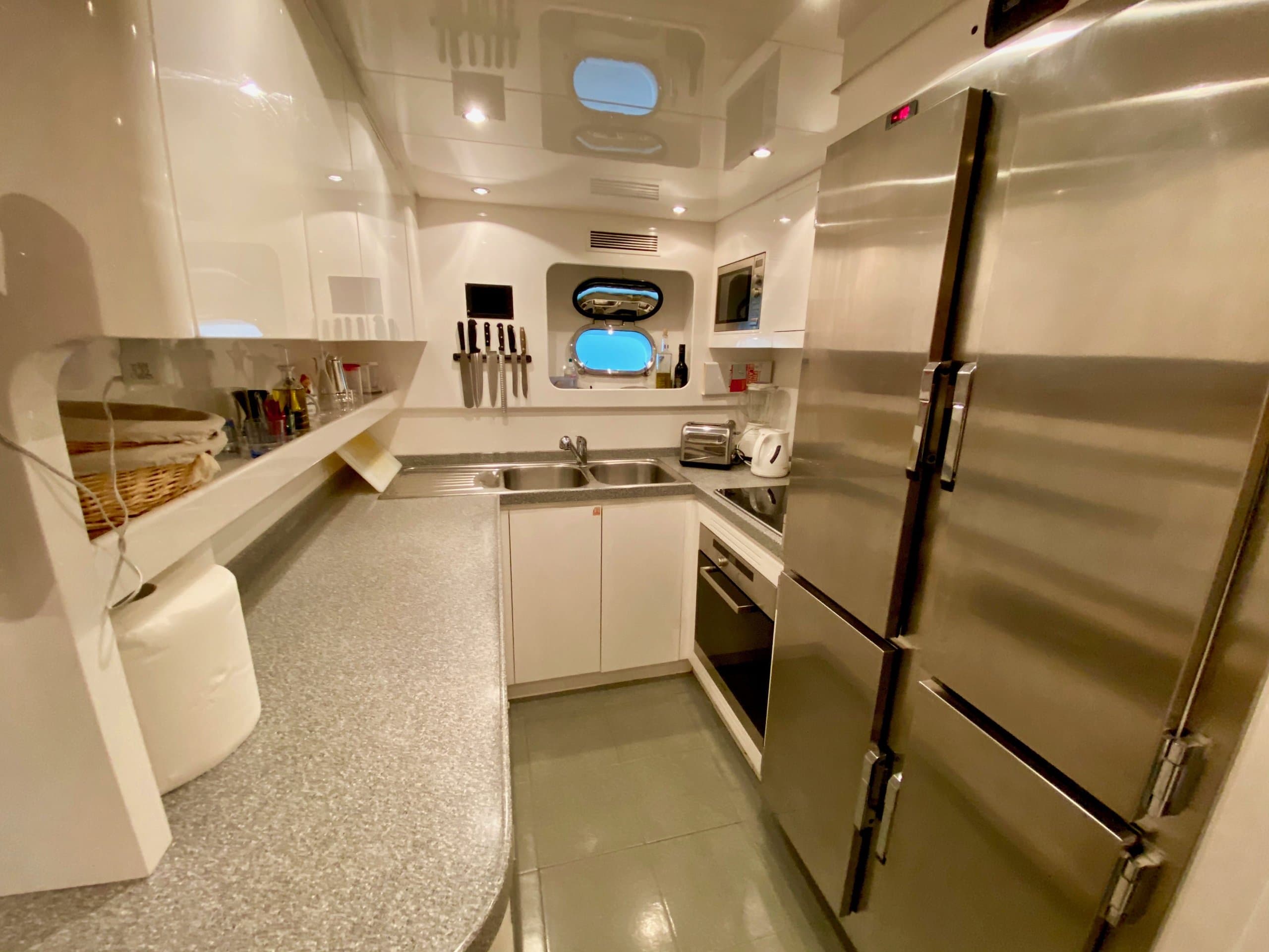 LADY SPLASH | Drivas Yachts