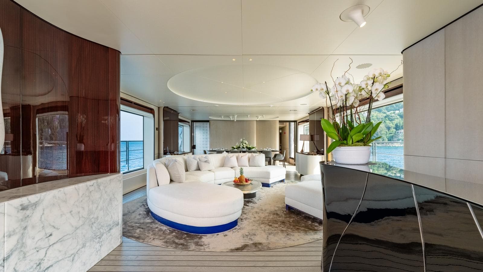 OWO - saloon | Drivas Yachts