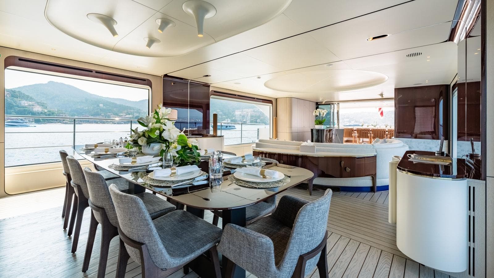 OWO - saloon | Drivas Yachts