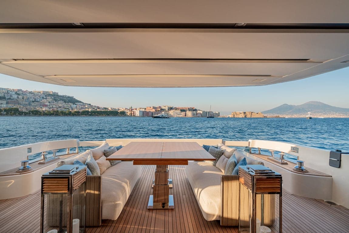 CATCH ME - deck aft | Drivas Yachts