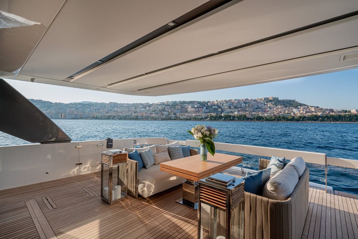 CATCH ME - deck aft | Drivas Yachts