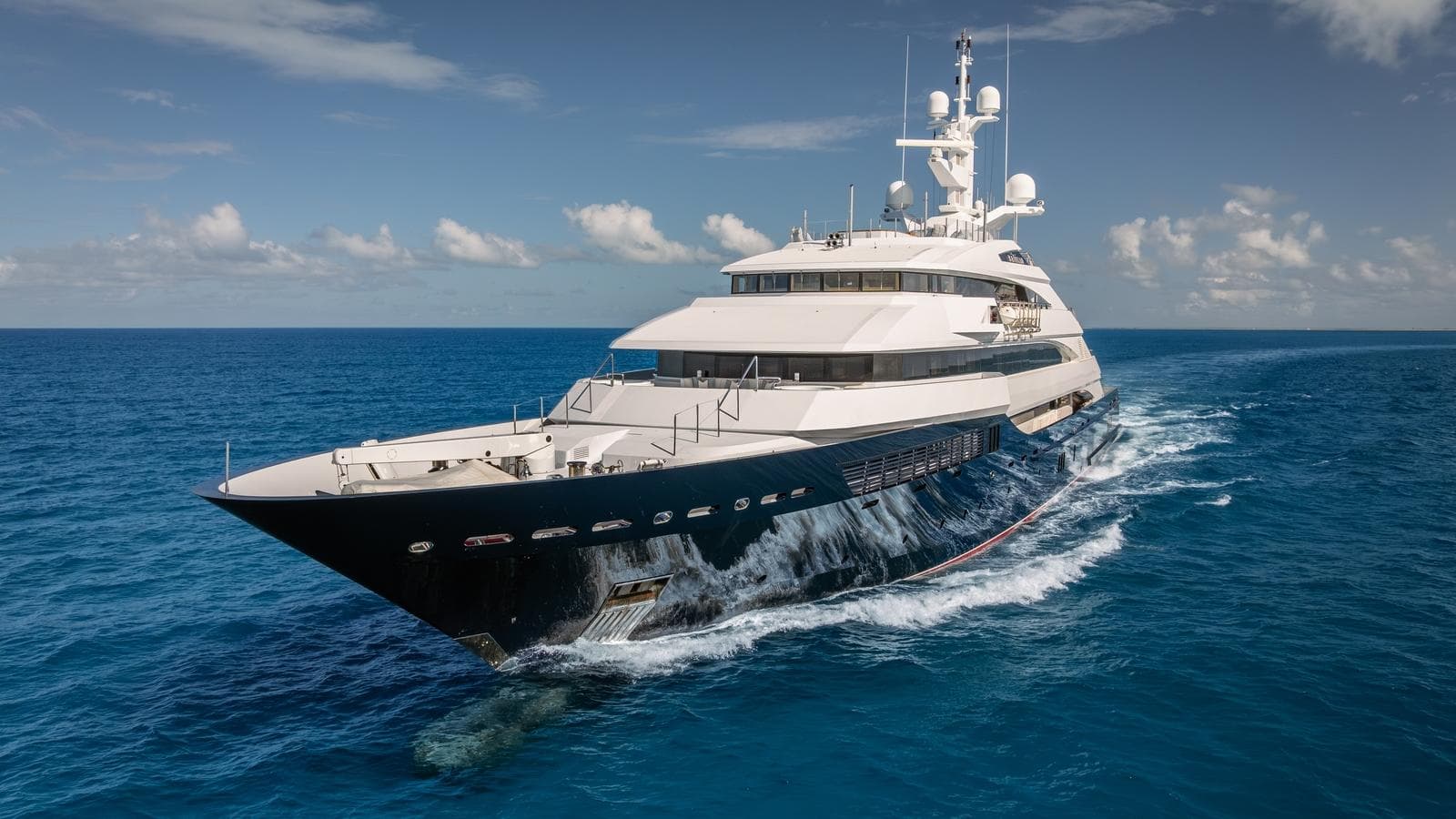 BATELLO - ext running | Drivas Yachts