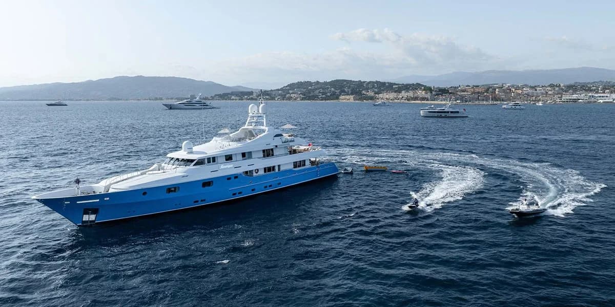 MOSAIQUE - ext running | Drivas Yachts