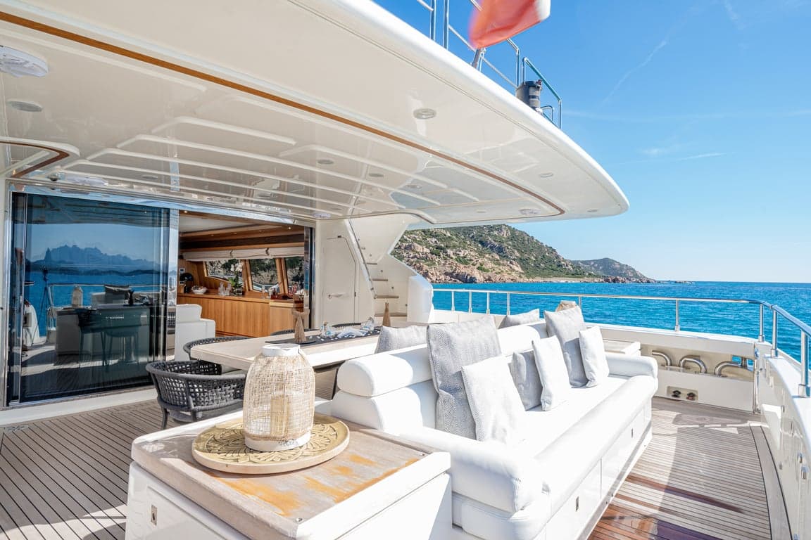 ETHNA - deck aft | Drivas Yachts