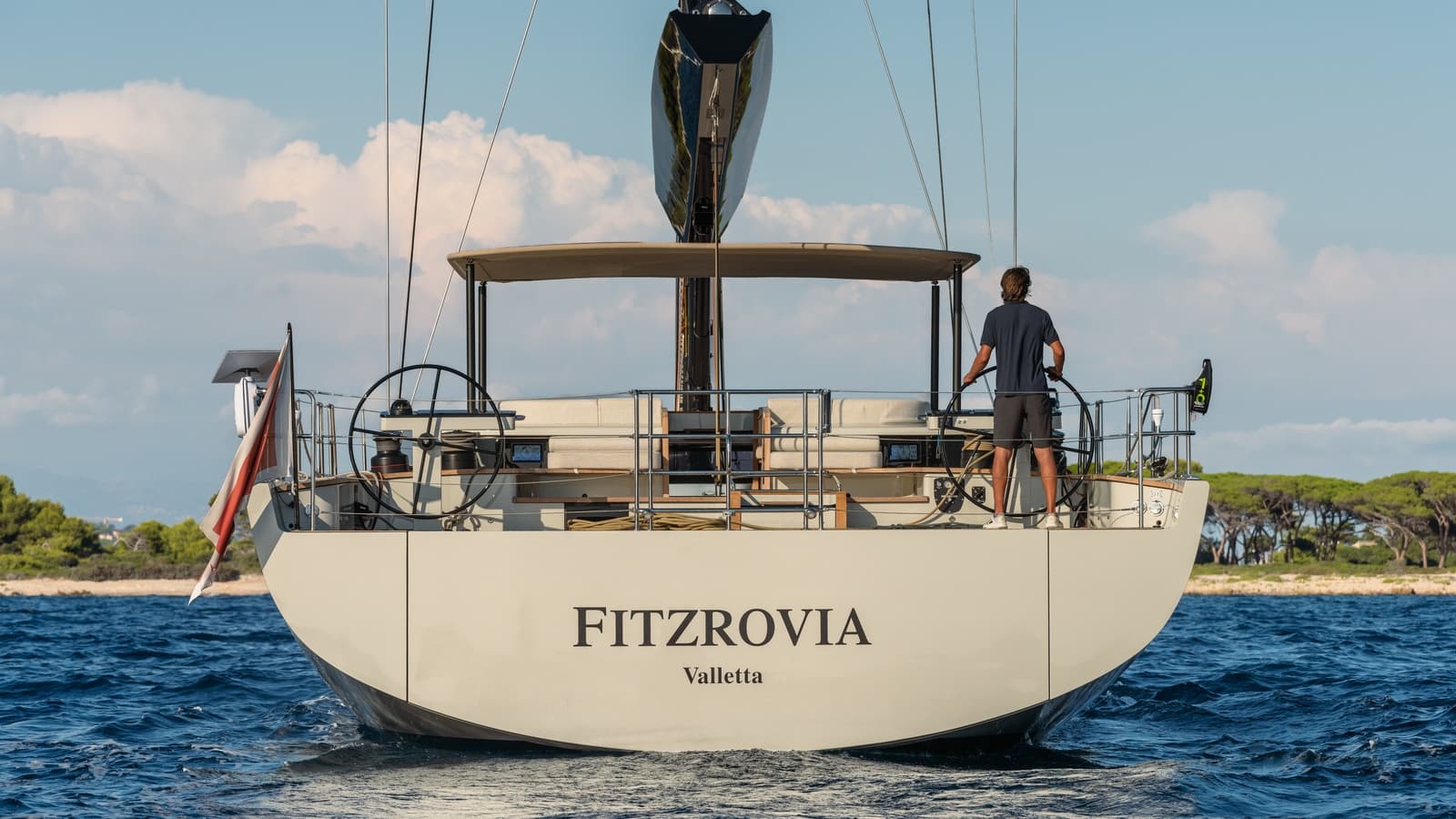 FITZROVIA - ext stern | Drivas Yachts