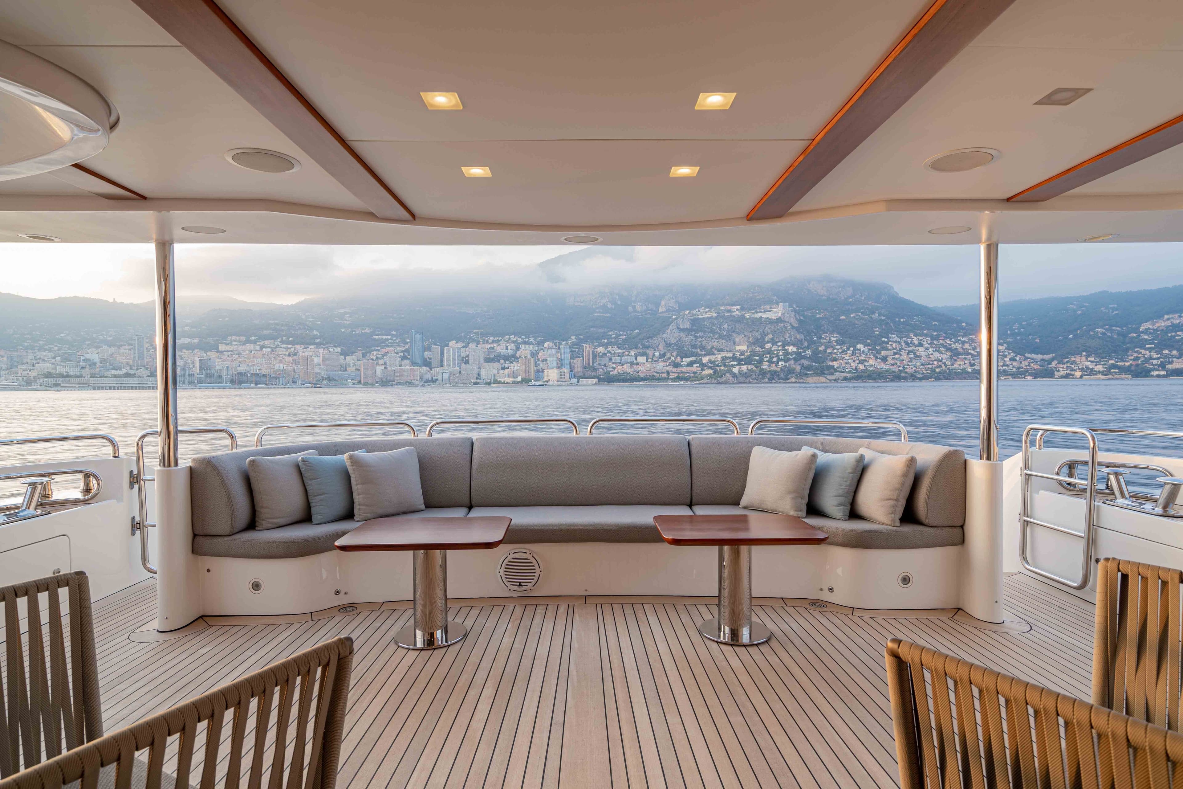 Motor yacht EDESIA 36.9m by Benetti — photo 7