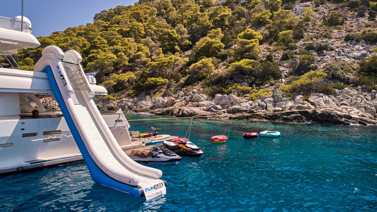 DALOLI - lifestyle | Drivas Yachts