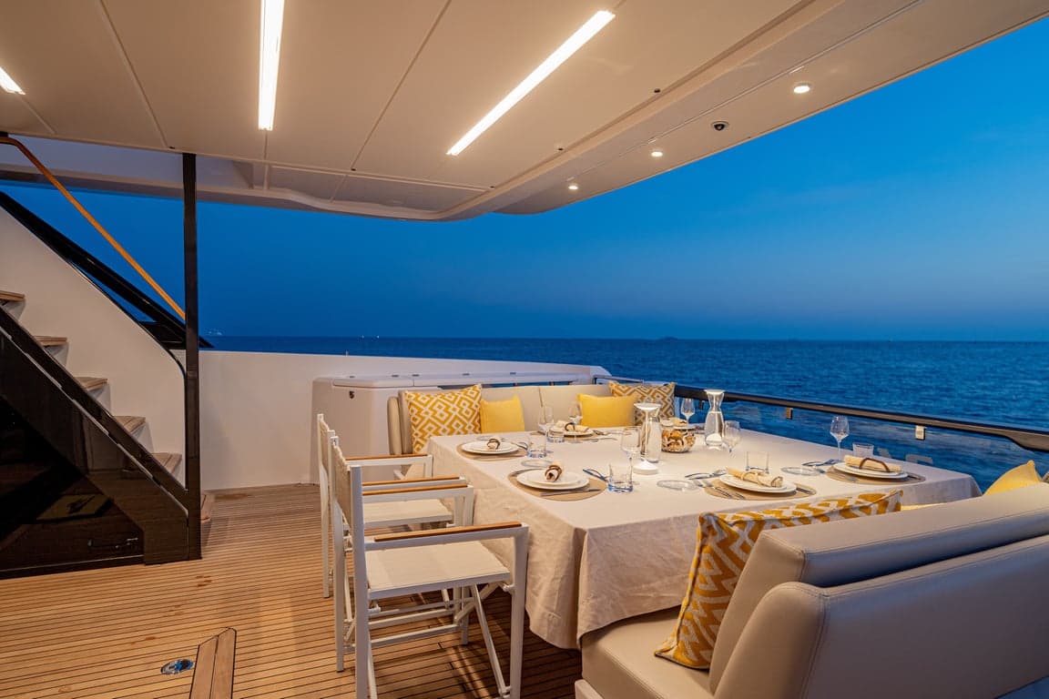VITTORIA - dining ext | Drivas Yachts