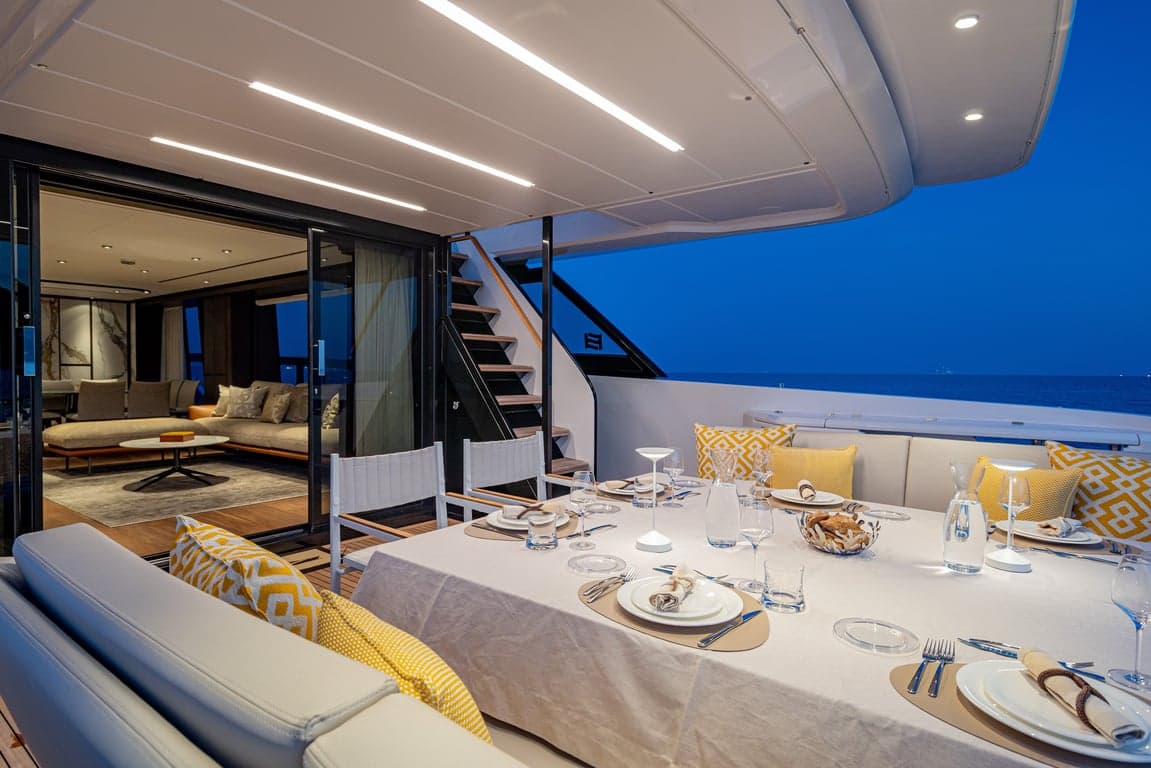 VITTORIA - dining ext | Drivas Yachts