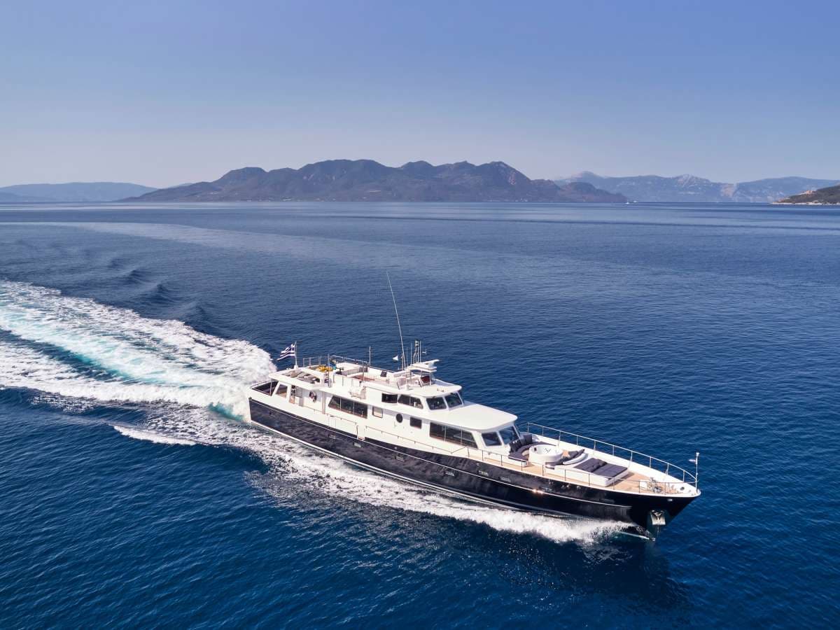GEMAYA - ext running | Drivas Yachts