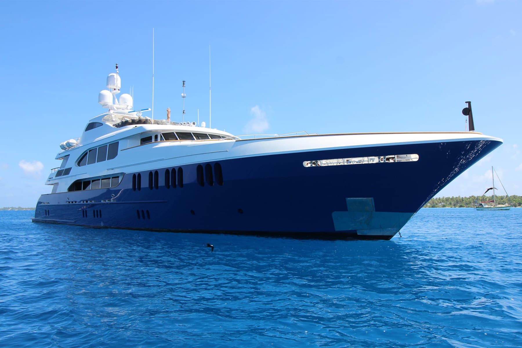 Motor yacht LA DEA II 49m by Trinity Yachts — photo 6