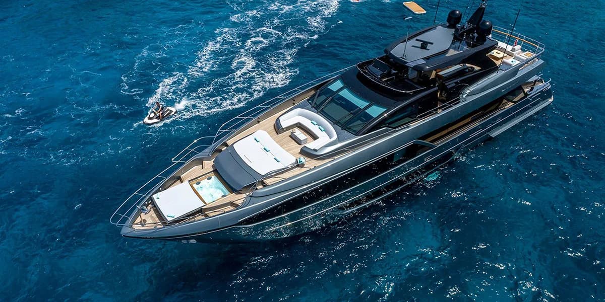 FIGURATI - aerial | Drivas Yachts