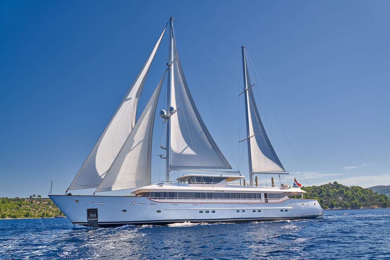 OMNIA - ext stbd | Drivas Yachts