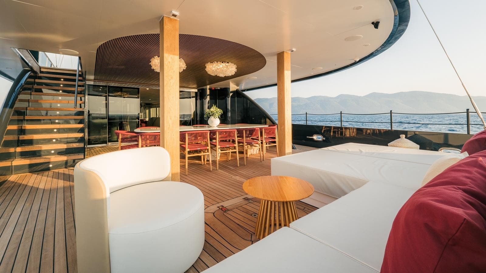 REPOSADO - deck aft | Drivas Yachts