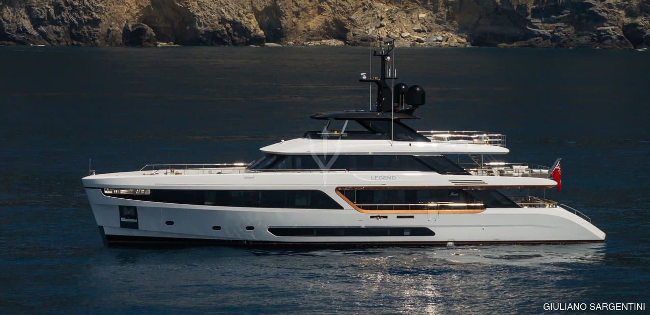 Motor yacht LEGEND 37m by Benetti — starboard