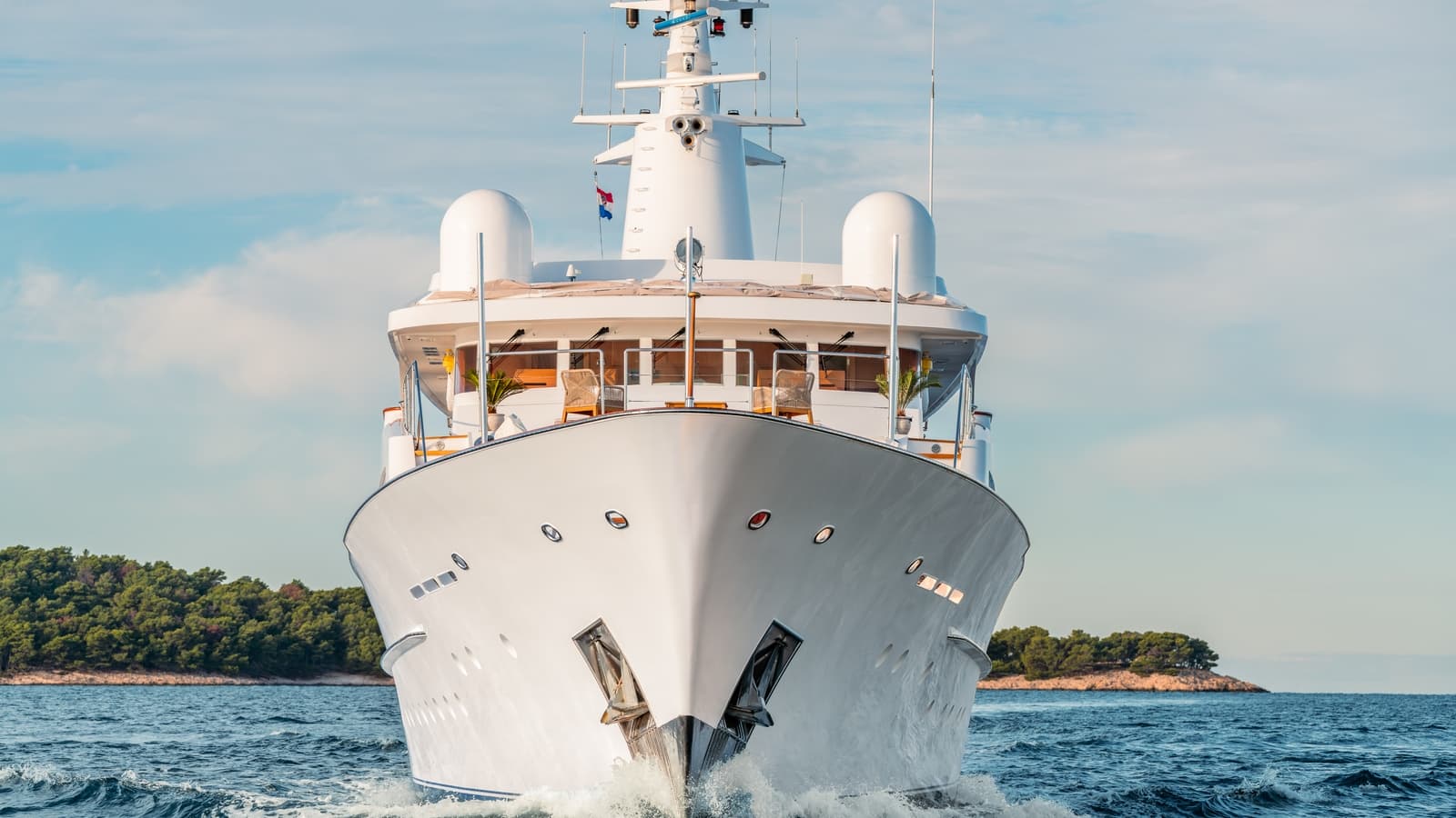 VICTORY - ext bow | Drivas Yachts