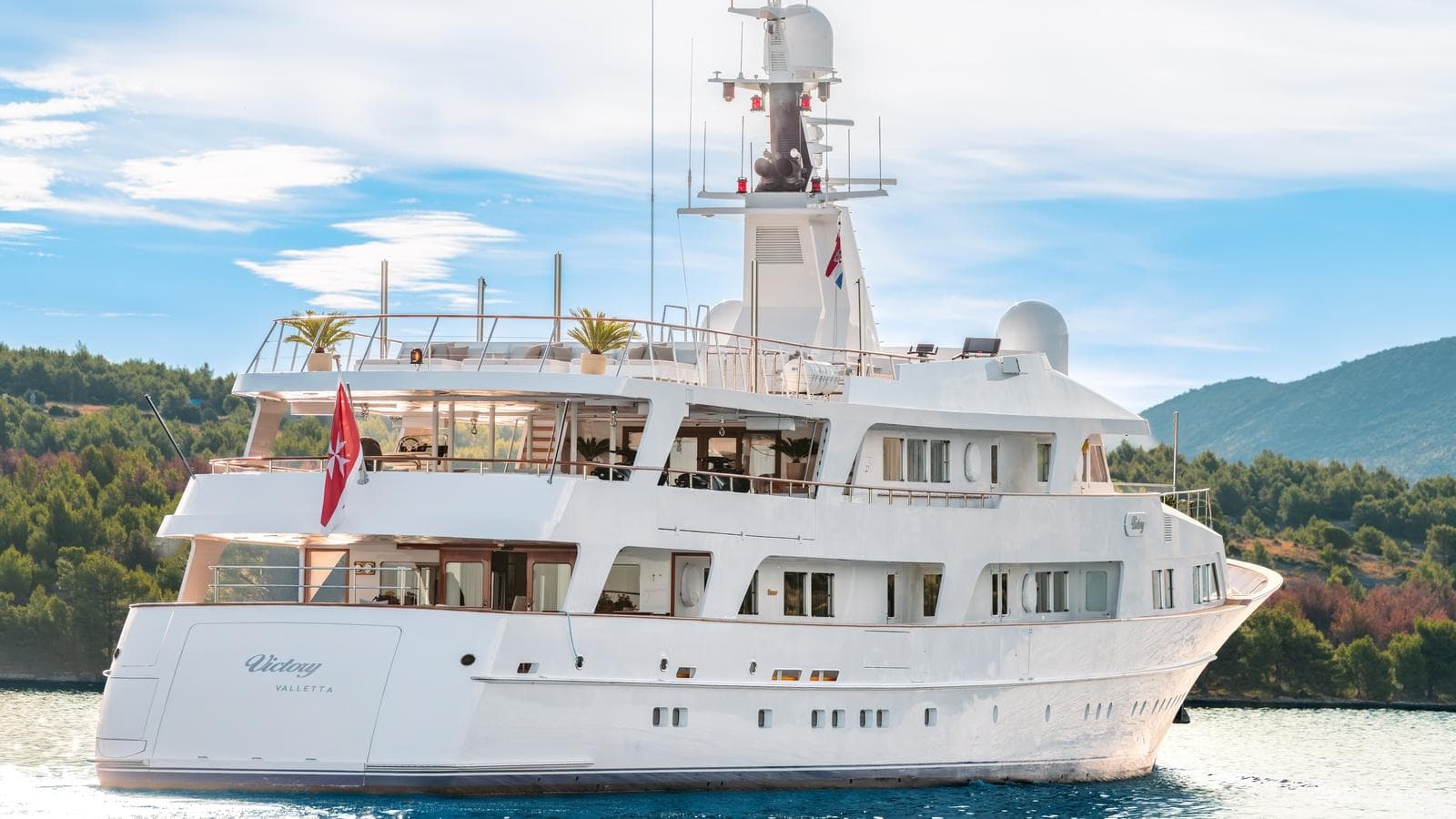 VICTORY - ext port | Drivas Yachts