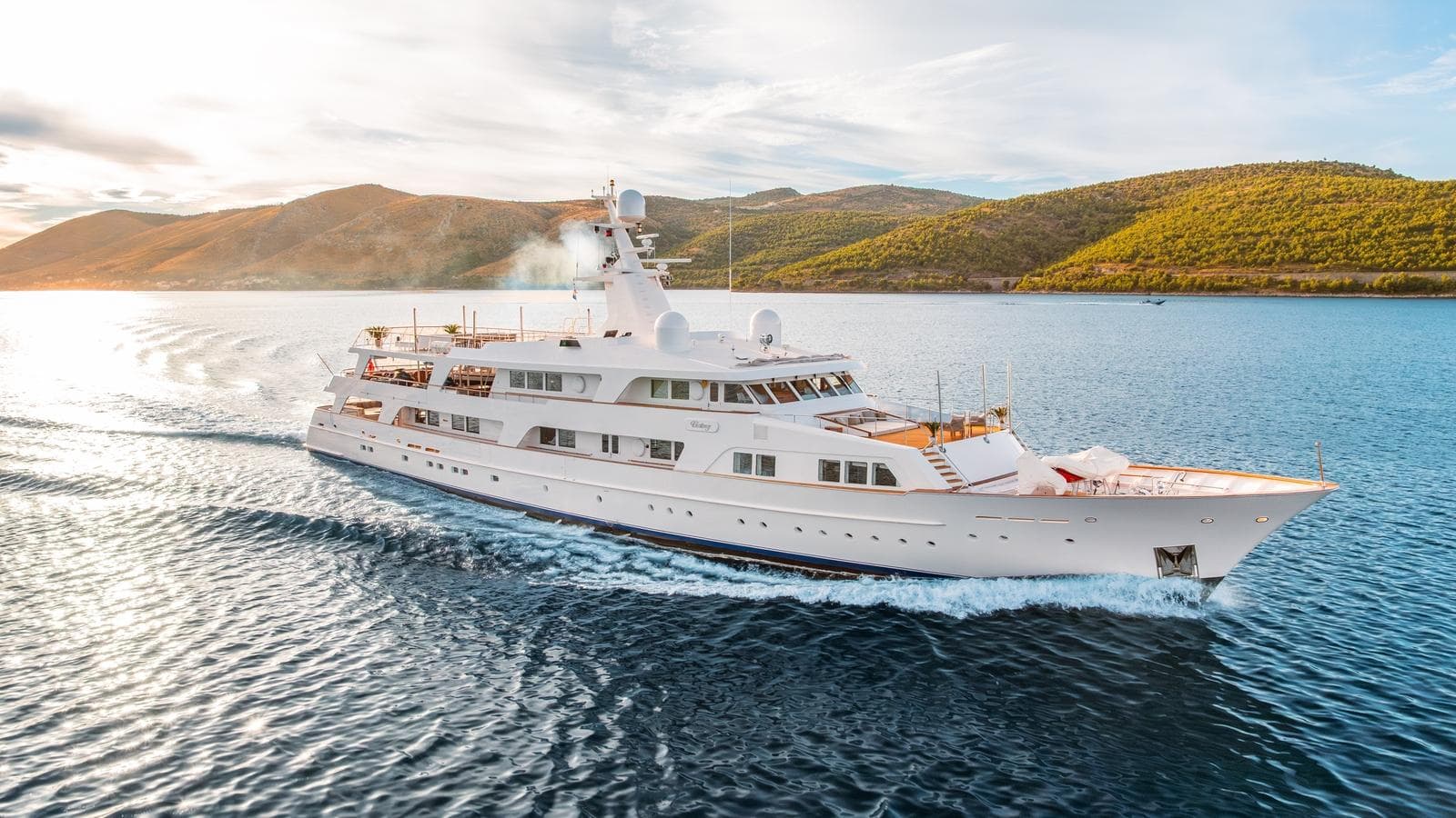 VICTORY - ext running | Drivas Yachts